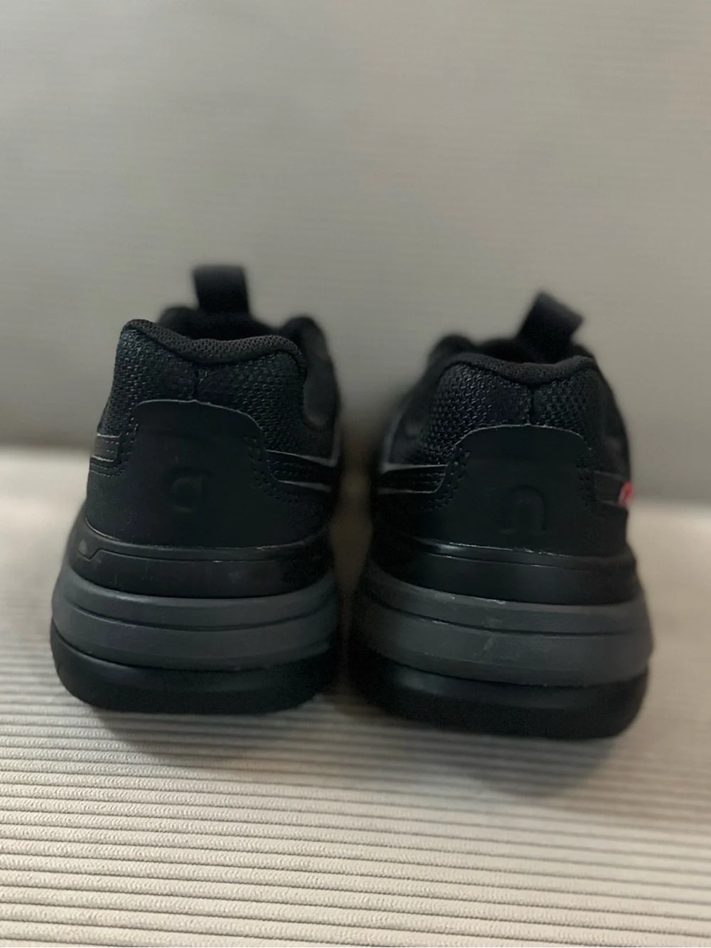 On Running The Roger Clubhouse Pro (Youth 4.5 / Women's 6) Black Eclipse